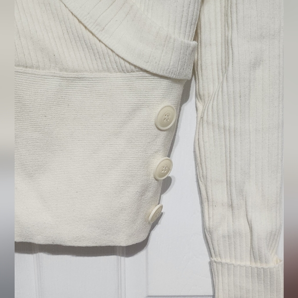 Ribbed V-neck sweater - Picture 3 of 3